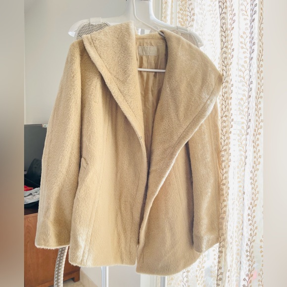 Faux fur coat - Picture 2 of 5